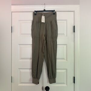 Tea n Rose NWT joggers. Size medium